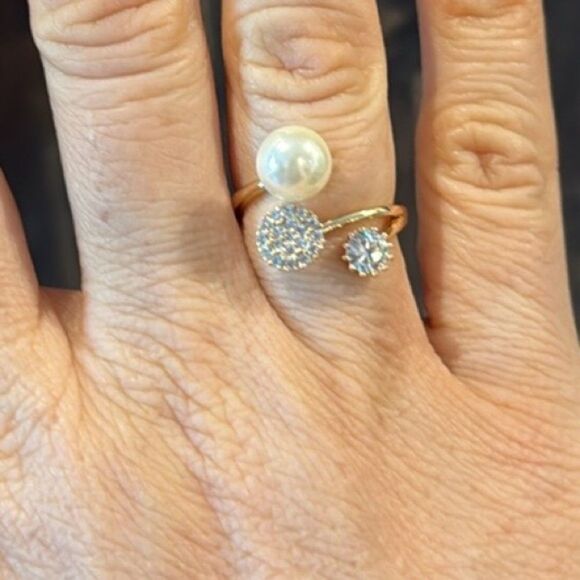 Elegant 14K Gold Plated Diamonds & Pearl Adjustable Open Ring - Picture 5 of 8